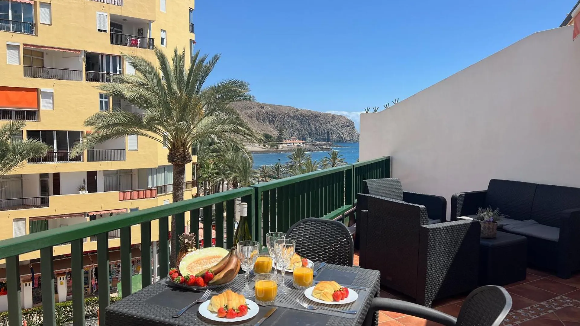 Carmen Beachfront Escape Los Cristianos